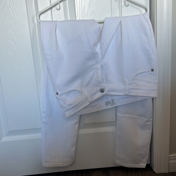 Old Navy White Skinny Jeans - Picture 4 of 4